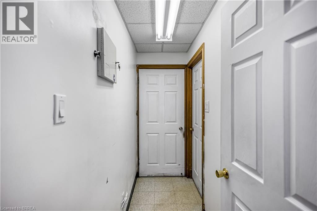 215 GRAND RIVER Avenue, Brantford, Ontario, N3T4Y3 — Photo 36