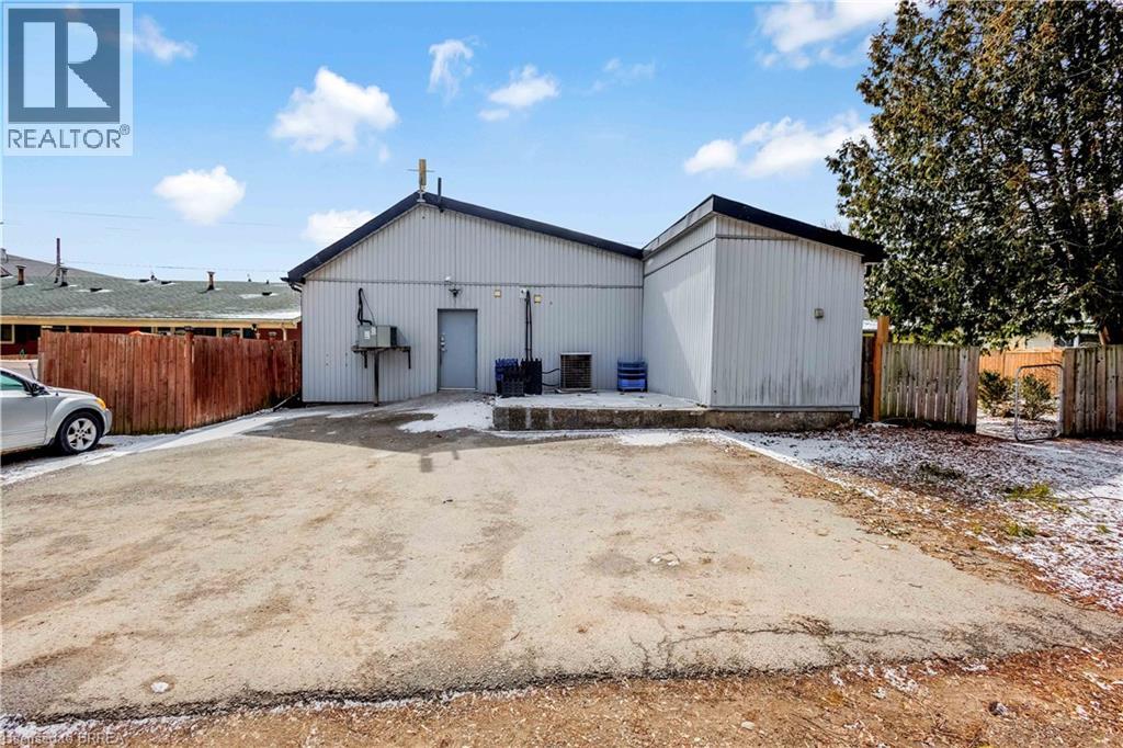 215 GRAND RIVER Avenue, Brantford, Ontario, N3T4Y3 — Photo 6