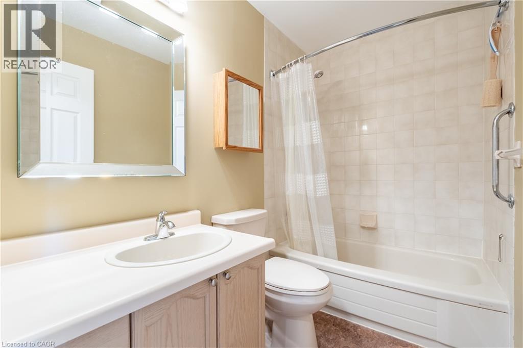 53 MYRTLE Avenue, St. Catharines, Ontario, L2M5W2 — Photo 8