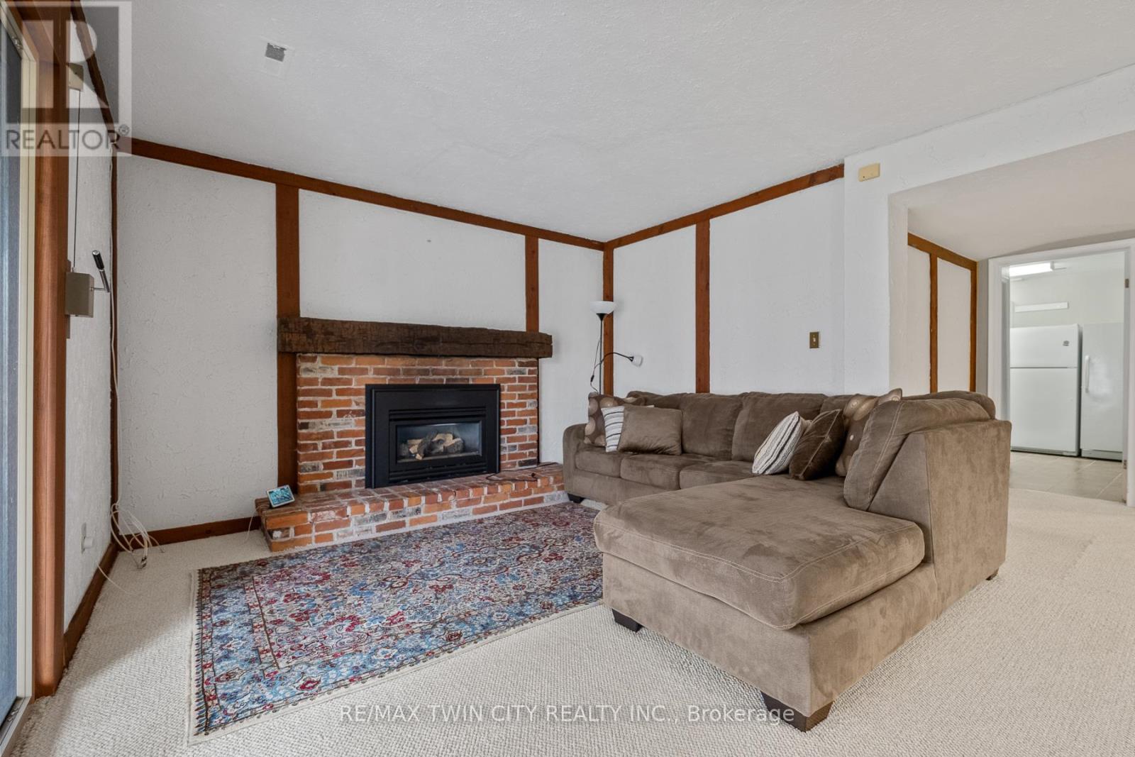 36 MAPLE HILL DRIVE, Kitchener, Ontario, N2M2R8 — Photo 2