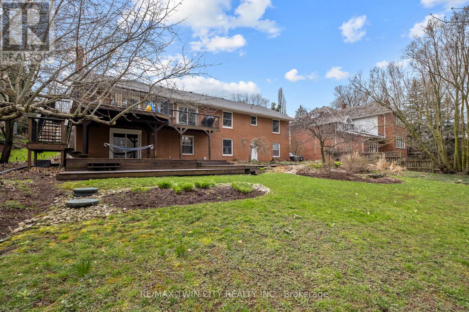 36 MAPLE HILL DRIVE, Kitchener, Ontario, N2M2R8 — Photo 3