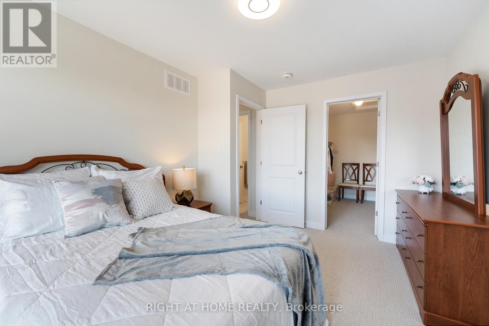 186 VISOR PRIVATE, Ottawa, Ontario, K2V0S6 — Photo 2