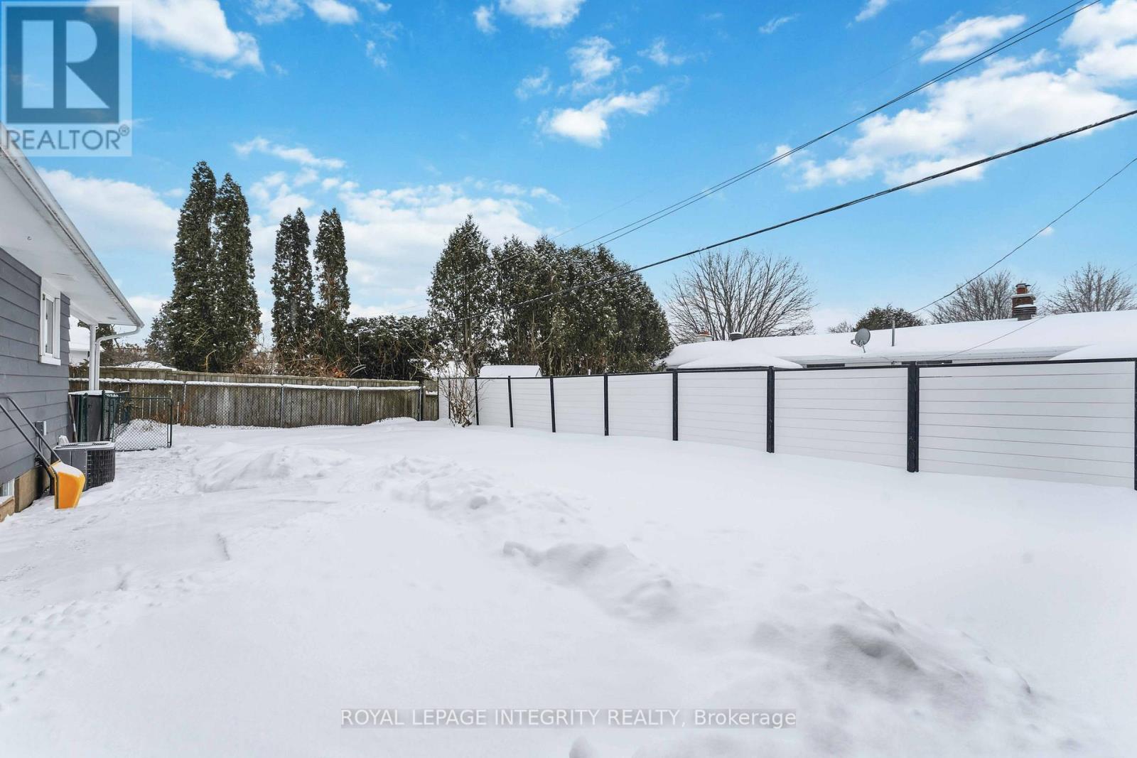 B - 1398 JAMISON AVENUE, Ottawa, Ontario, K1E1J5 — Photo 3