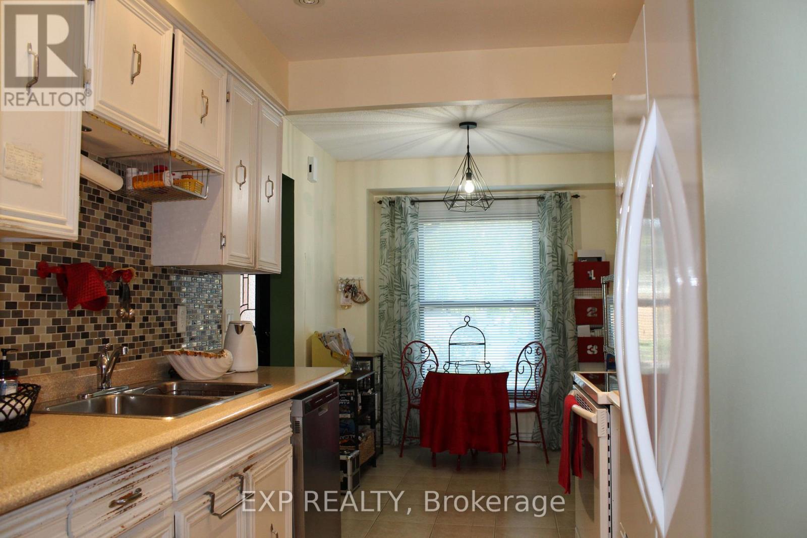 42 LINDRIDGE AVENUE, Brampton (Westgate), Ontario, L6S3X1 — Photo 4