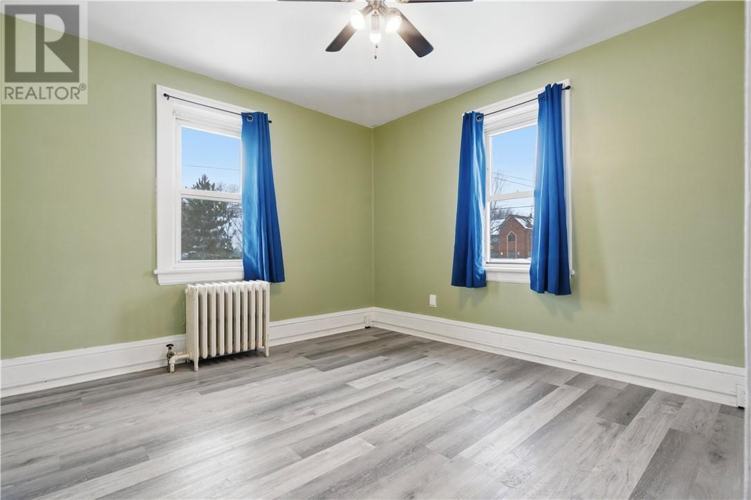 218 Regent, Sudbury, Ontario, P3C4C5 — Photo 2