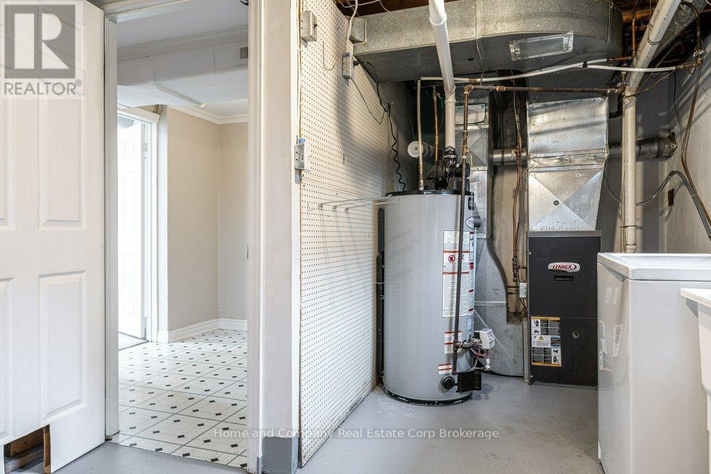 316 ELGIN CRESCENT, Stratford, Ontario, N5A3Z7 — Photo 2