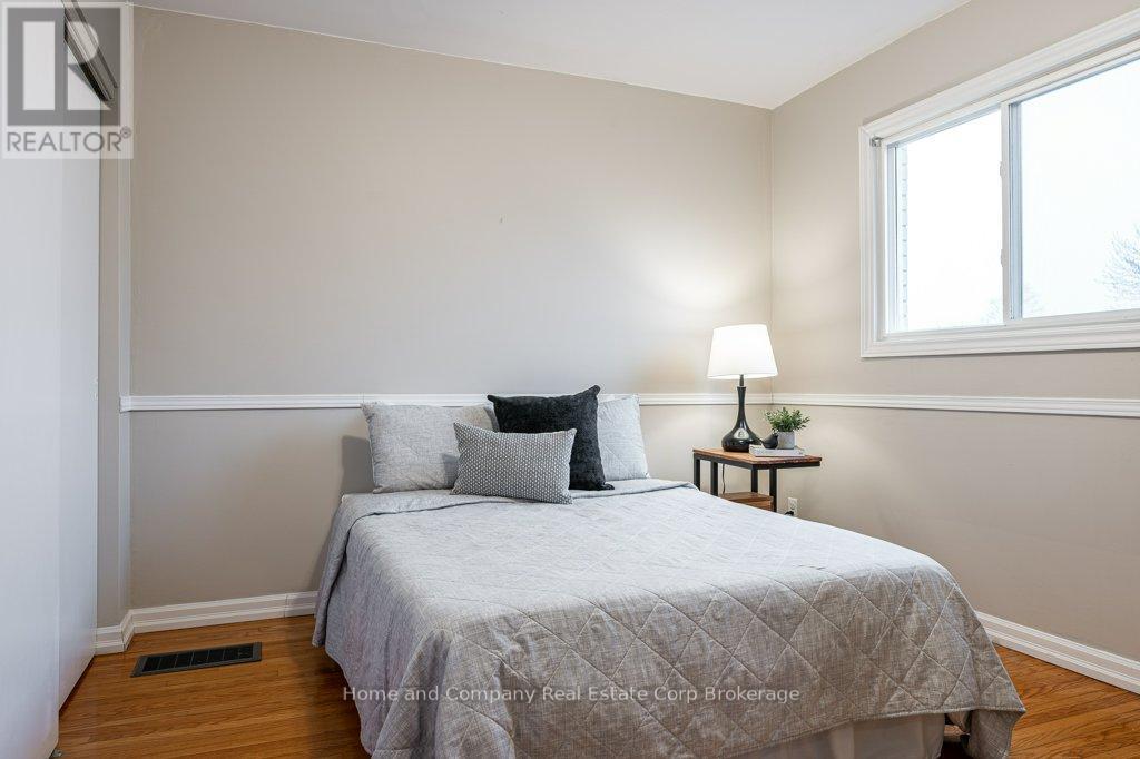 316 ELGIN CRESCENT, Stratford, Ontario, N5A3Z7 — Photo 4