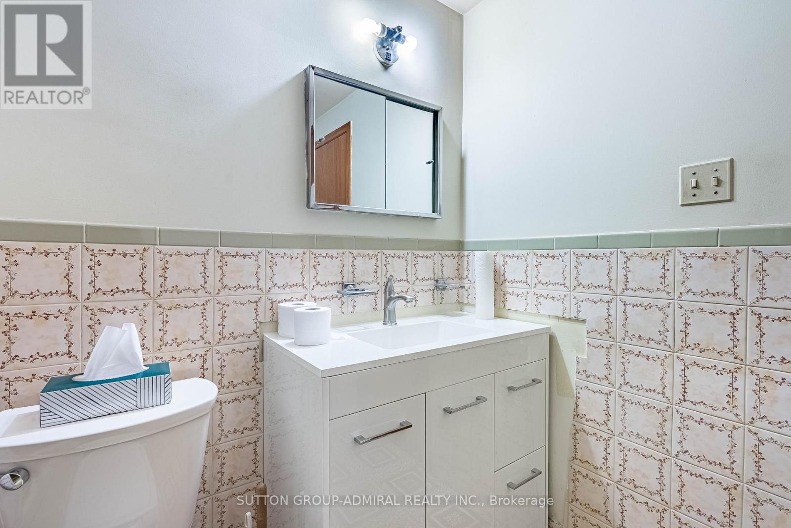 92 REDGRAVE DRIVE, Toronto (Willowridge-Martingrove-Richview), Ontario, M9R3V3 — Photo 2