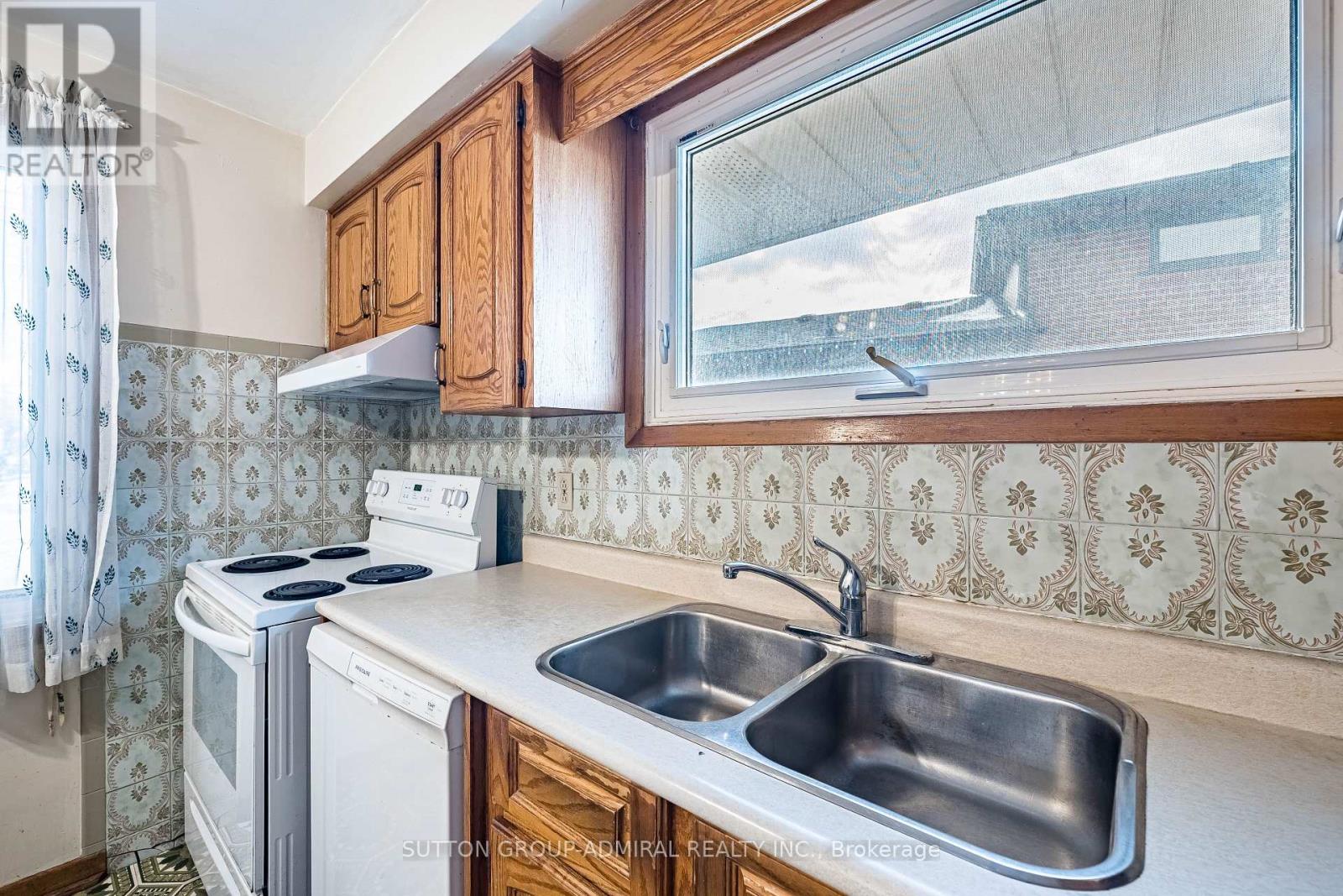 92 REDGRAVE DRIVE, Toronto (Willowridge-Martingrove-Richview), Ontario, M9R3V3 — Photo 9