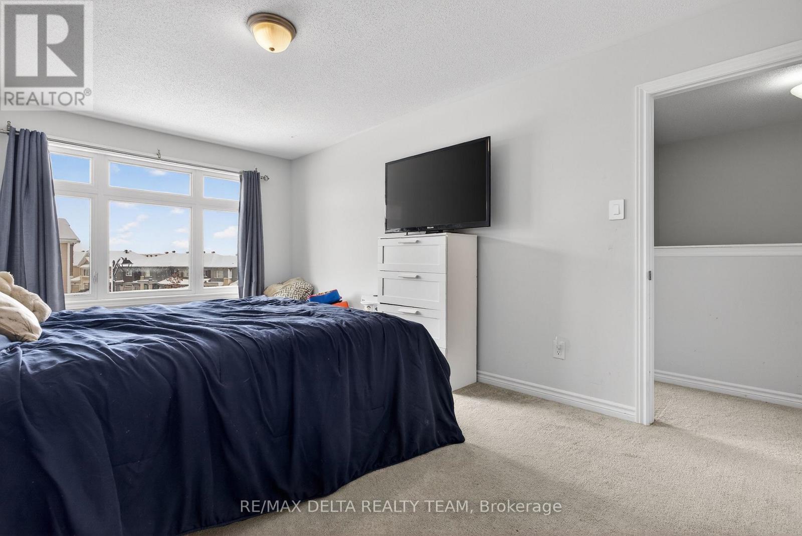 94 FEATHERTOP LANE, Ottawa, Ontario, K2S1E7 — Photo 2