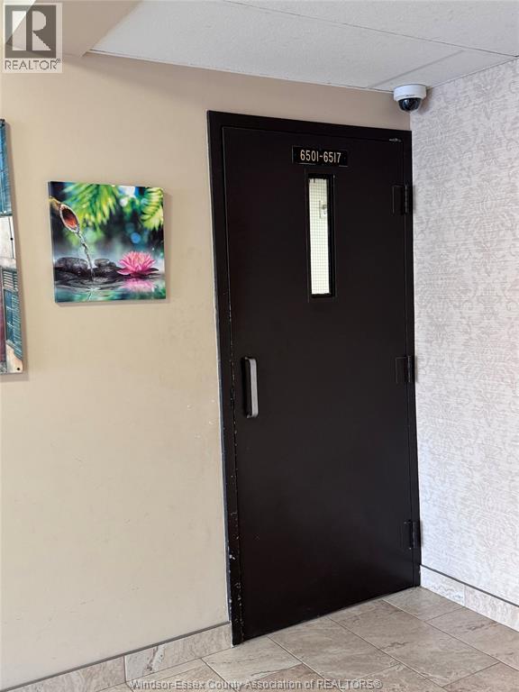 6513 THORNBERRY CRESCENT, Windsor, Ontario, N8T3A6 — Photo 2