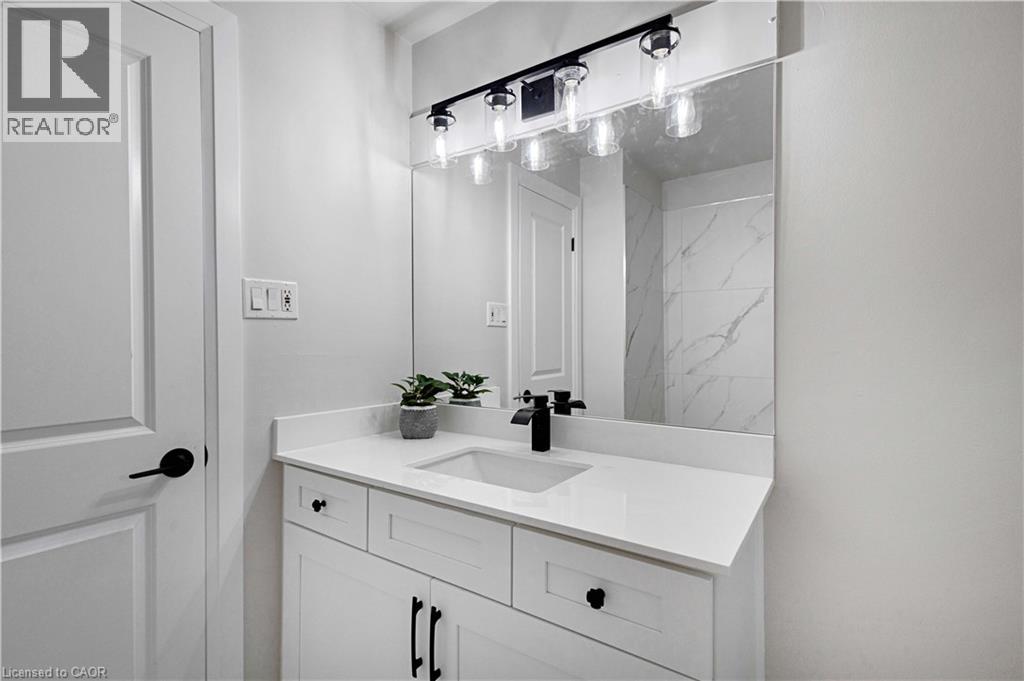 7 SWAN Drive, St. Catharines, Ontario, L2T2C2 — Photo 2