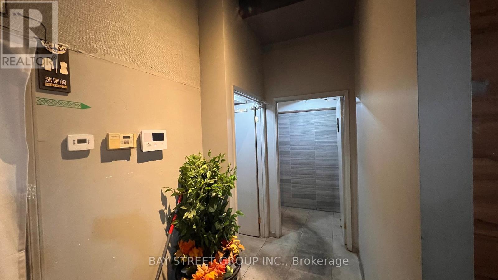 273 KING STREET E, Hamilton (Beasley), Ontario, L8N1B9 — Photo 3