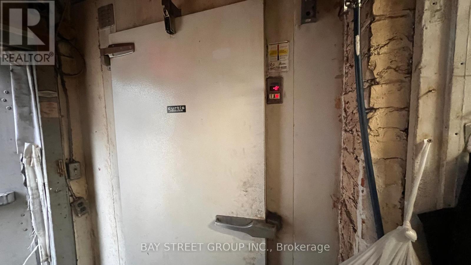 273 KING STREET E, Hamilton (Beasley), Ontario, L8N1B9 — Photo 4