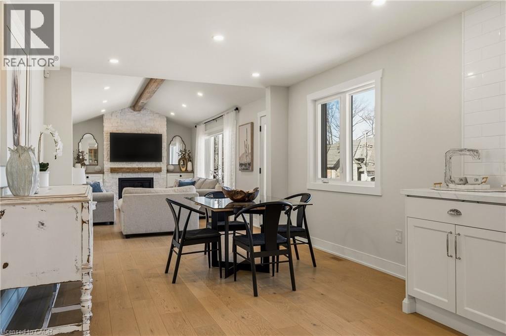 204 FALLING BROOK Drive, Ancaster, Ontario, L9G1E6 — Photo 2