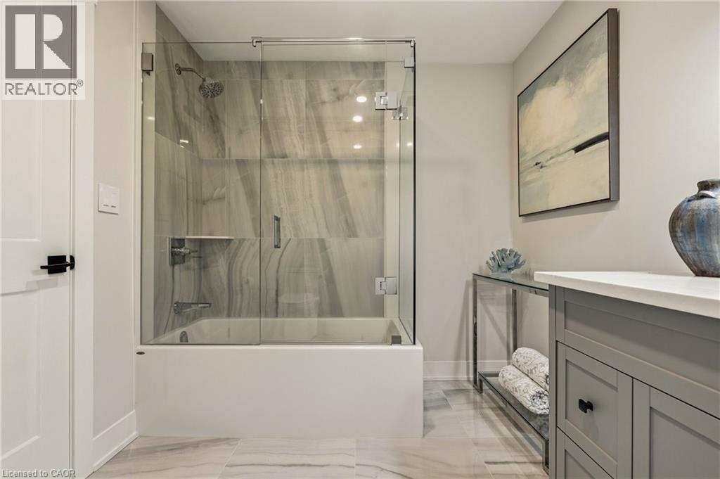 204 FALLING BROOK Drive, Ancaster, Ontario, L9G1E6 — Photo 4