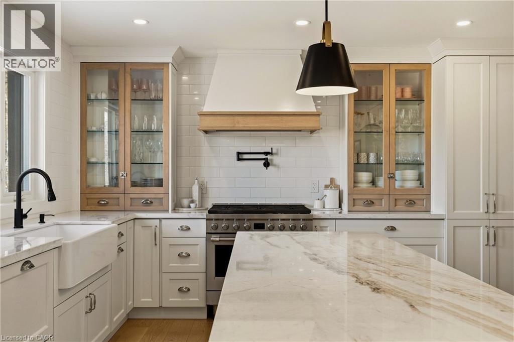 204 FALLING BROOK Drive, Ancaster, Ontario, L9G1E6 — Photo 5