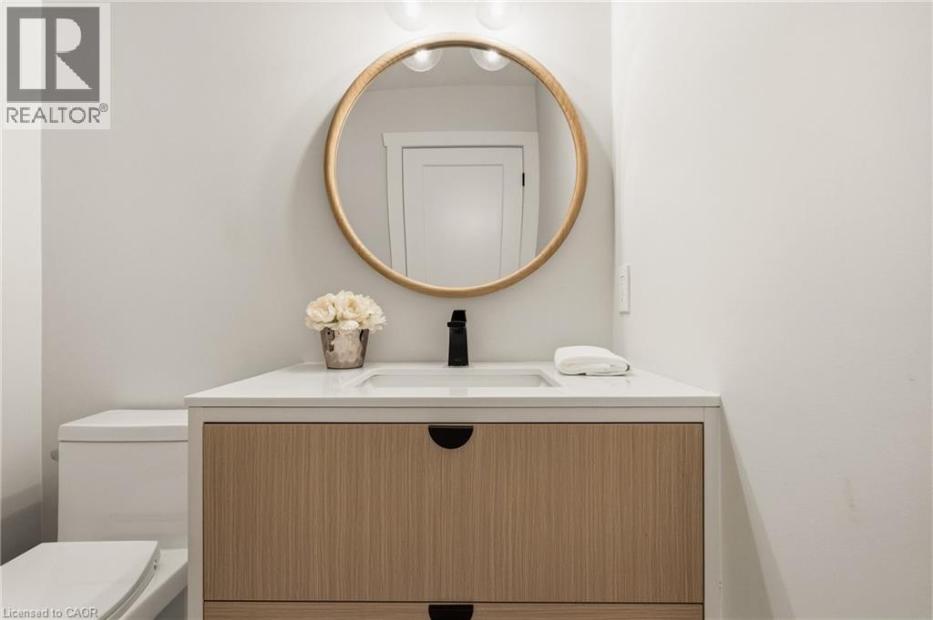 204 FALLING BROOK Drive, Ancaster, Ontario, L9G1E6 — Photo 6