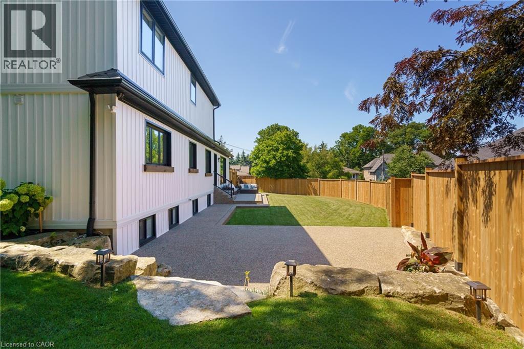 204 FALLING BROOK Drive, Ancaster, Ontario, L9G1E6 — Photo 7