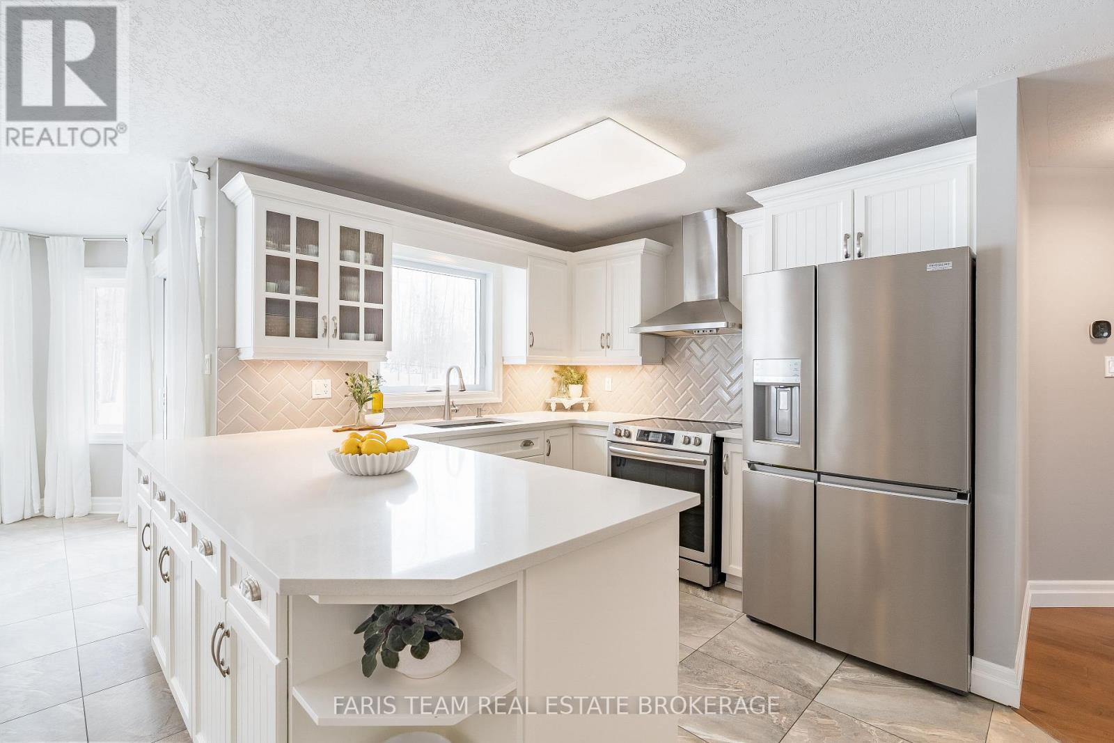 1 PINEVIEW DRIVE, Oro-Medonte, Ontario, L0L2L0 — Photo 21