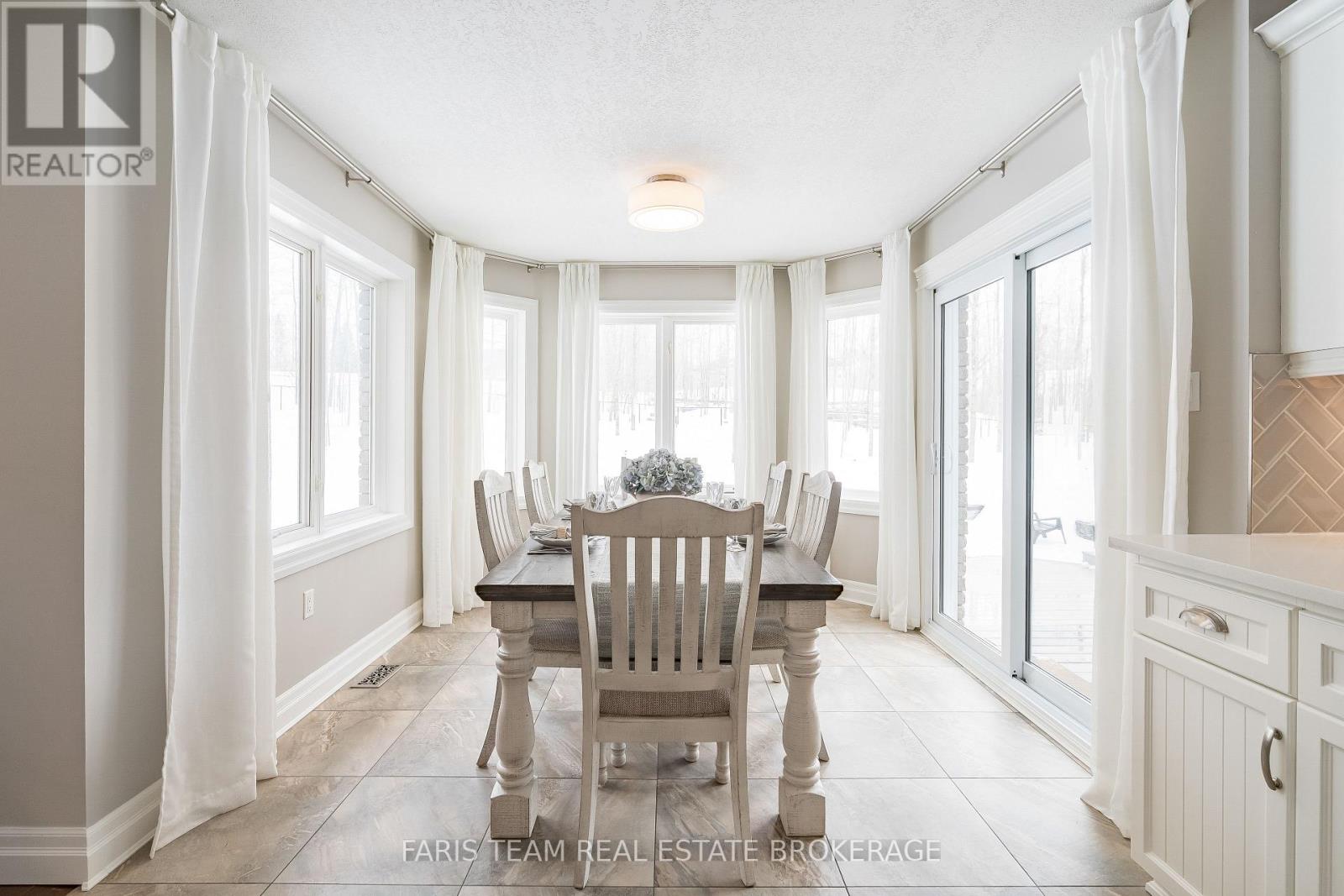 1 PINEVIEW DRIVE, Oro-Medonte, Ontario, L0L2L0 — Photo 5