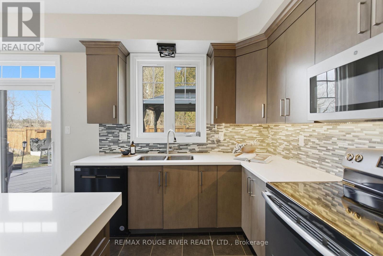 201 VARCOE ROAD, Clarington (Courtice), Ontario, L1E0J1 — Photo 37