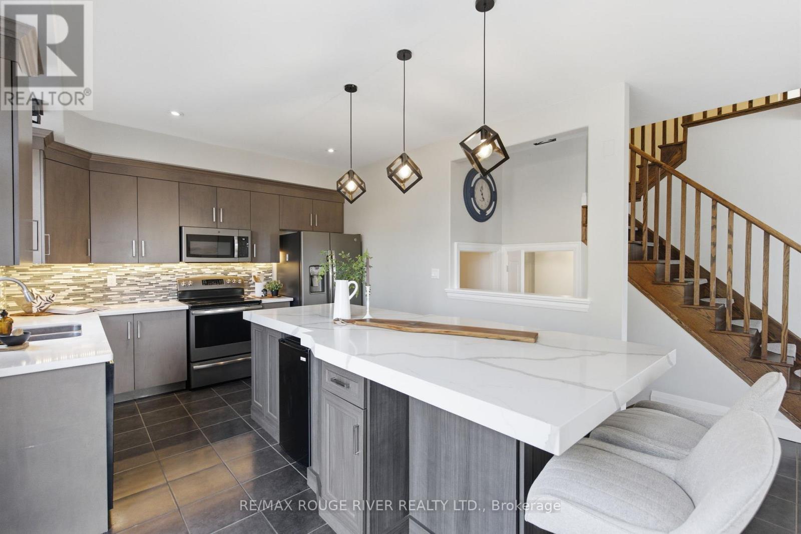 201 VARCOE ROAD, Clarington (Courtice), Ontario, L1E0J1 — Photo 4