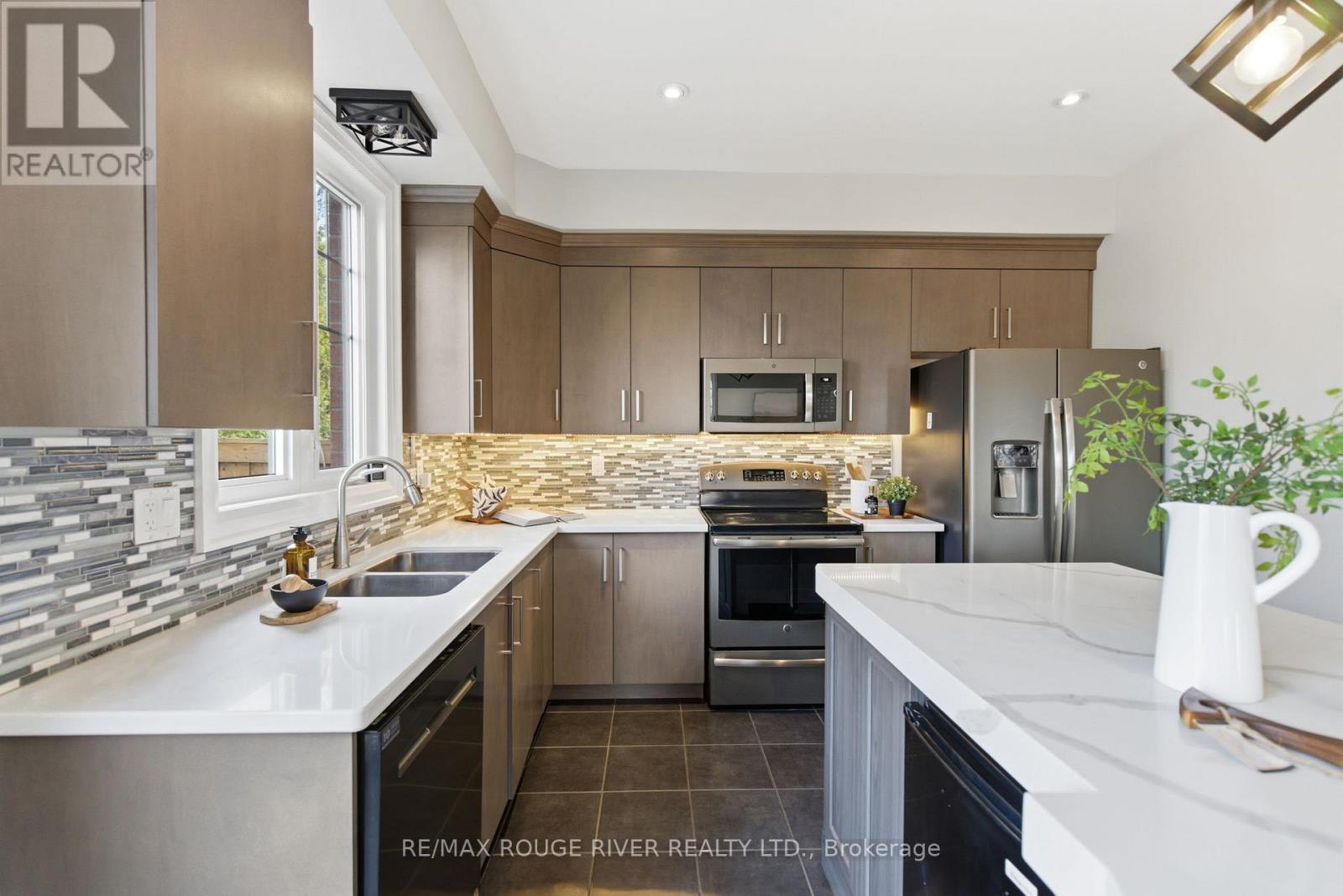 201 VARCOE ROAD, Clarington (Courtice), Ontario, L1E0J1 — Photo 47