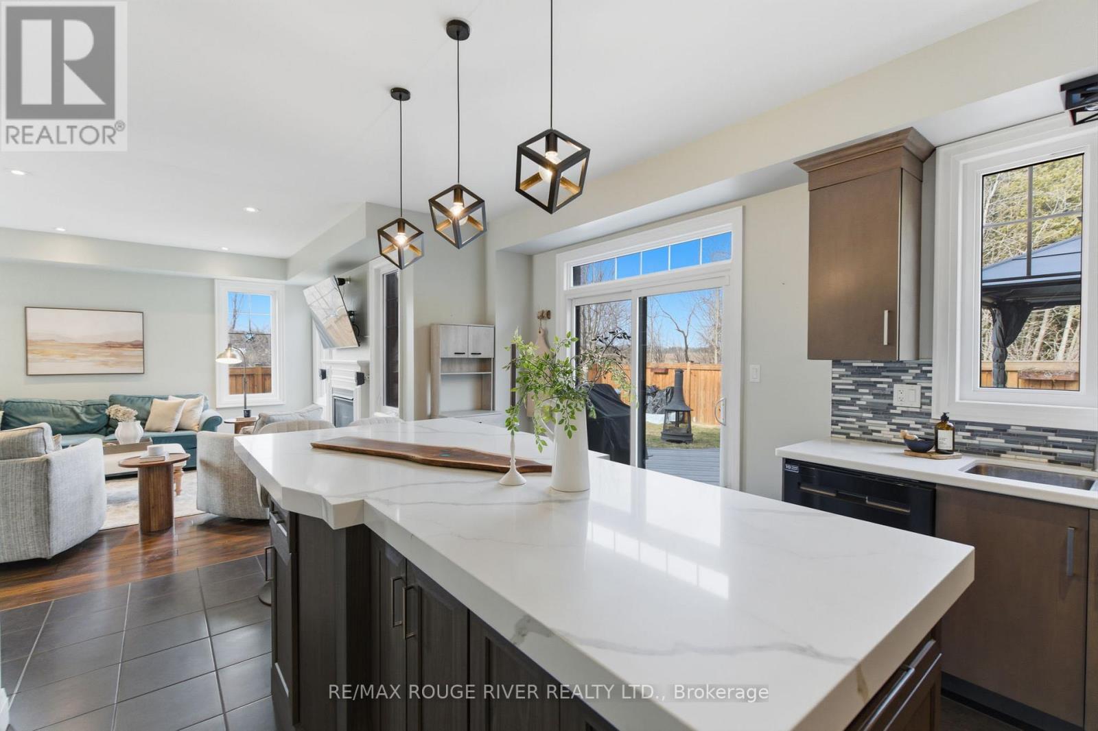 201 VARCOE ROAD, Clarington (Courtice), Ontario, L1E0J1 — Photo 5