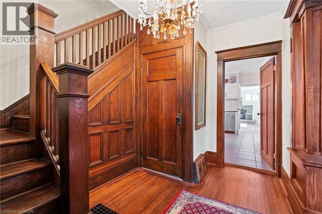 2 CARLETON Street N, Thorold, Ontario, L2V2A3 — Photo 3