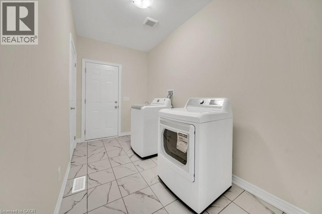 285 BROADACRE Drive, Kitchener, Ontario, N2R0S6 — Photo 8