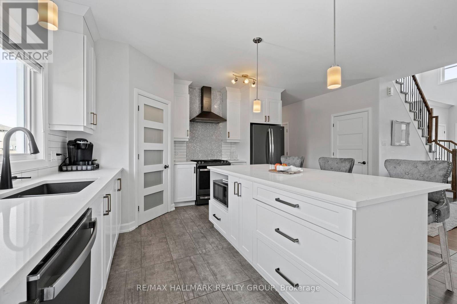 293 CENTRAL PARK, Russell, Ontario, K4R0G2 — Photo 3