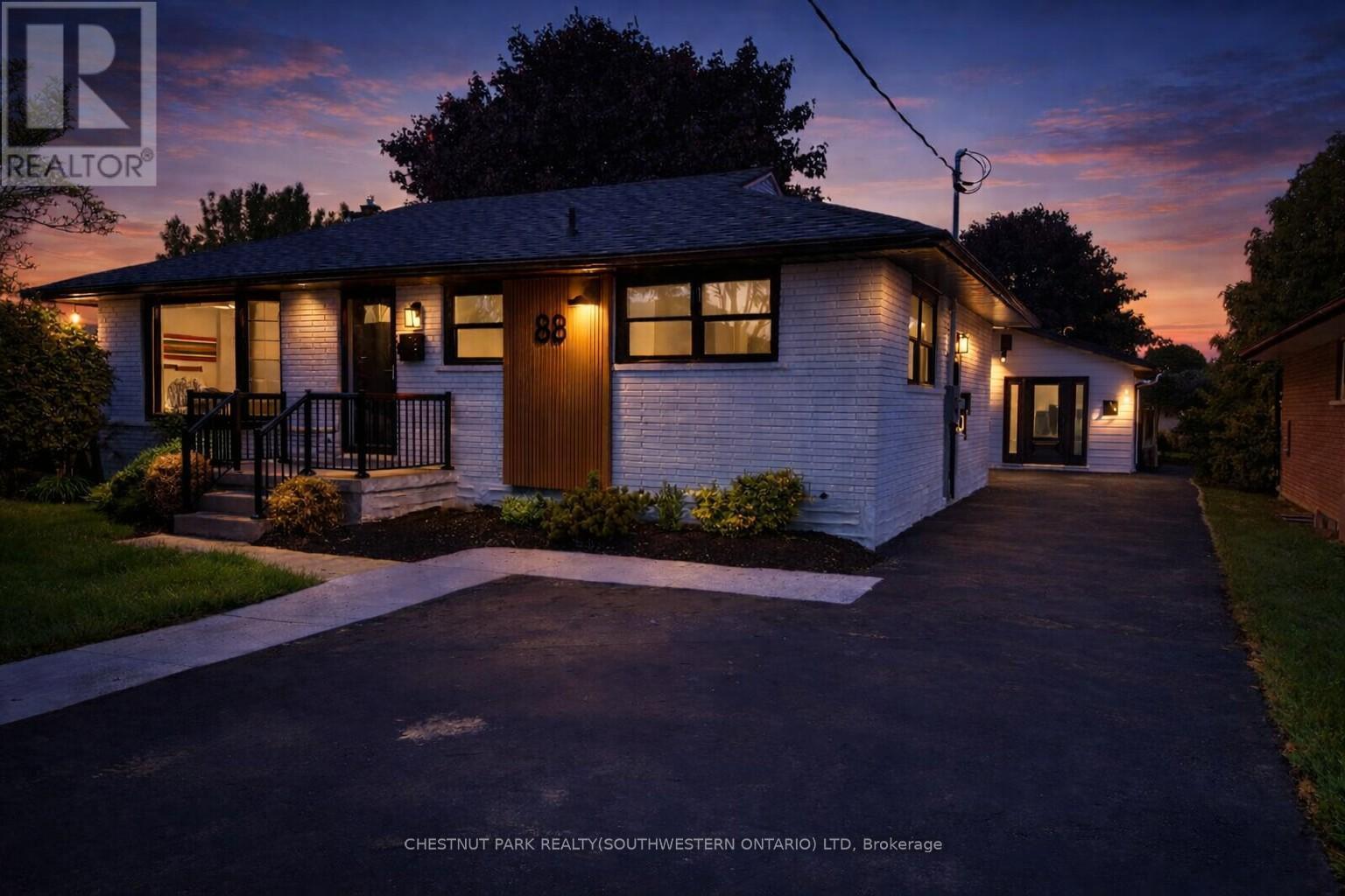 88 WOODHAVEN ROAD, Kitchener, Ontario, N2C1V1 — Photo 2