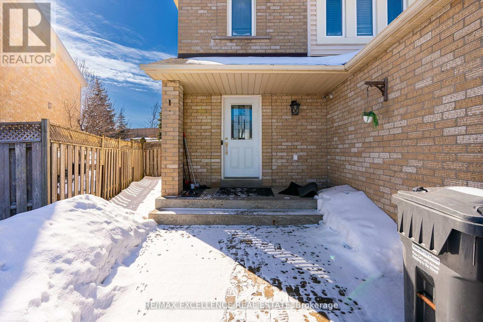 46 NECTARINE CRESCENT, Brampton (Westgate), Ontario, L6S5Z1 — Photo 4