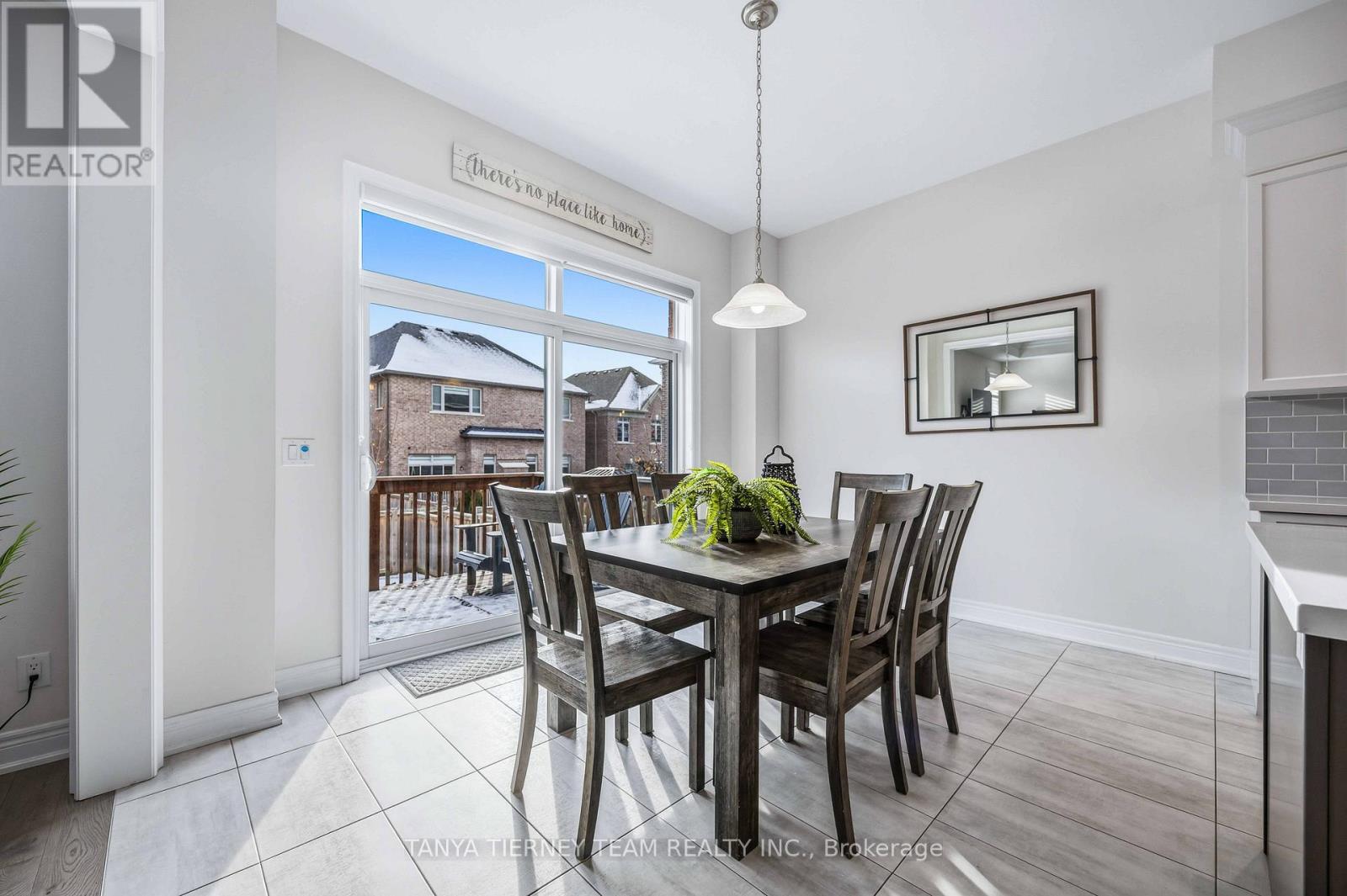 17 PENNINE DRIVE, Whitby, Ontario, L1P0C3 — Photo 2