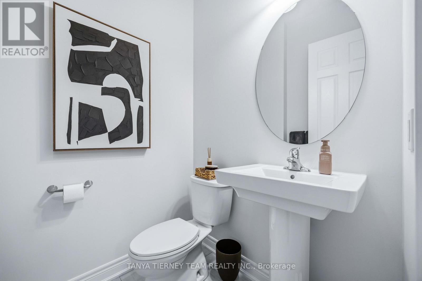 17 PENNINE DRIVE, Whitby, Ontario, L1P0C3 — Photo 3