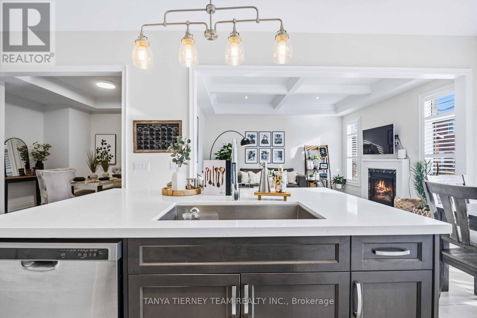 17 PENNINE DRIVE, Whitby, Ontario, L1P0C3 — Photo 4