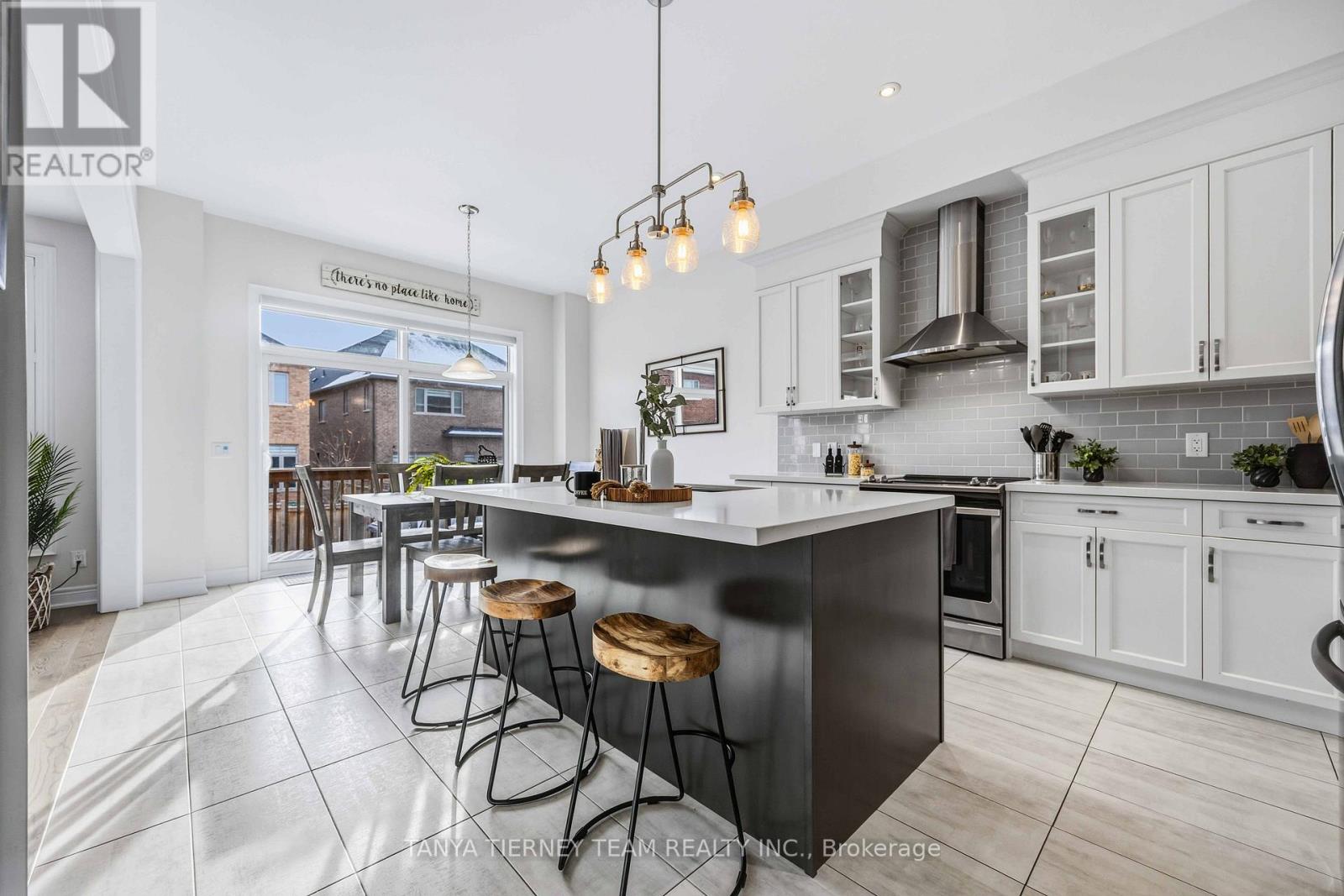 17 PENNINE DRIVE, Whitby, Ontario, L1P0C3 — Photo 6