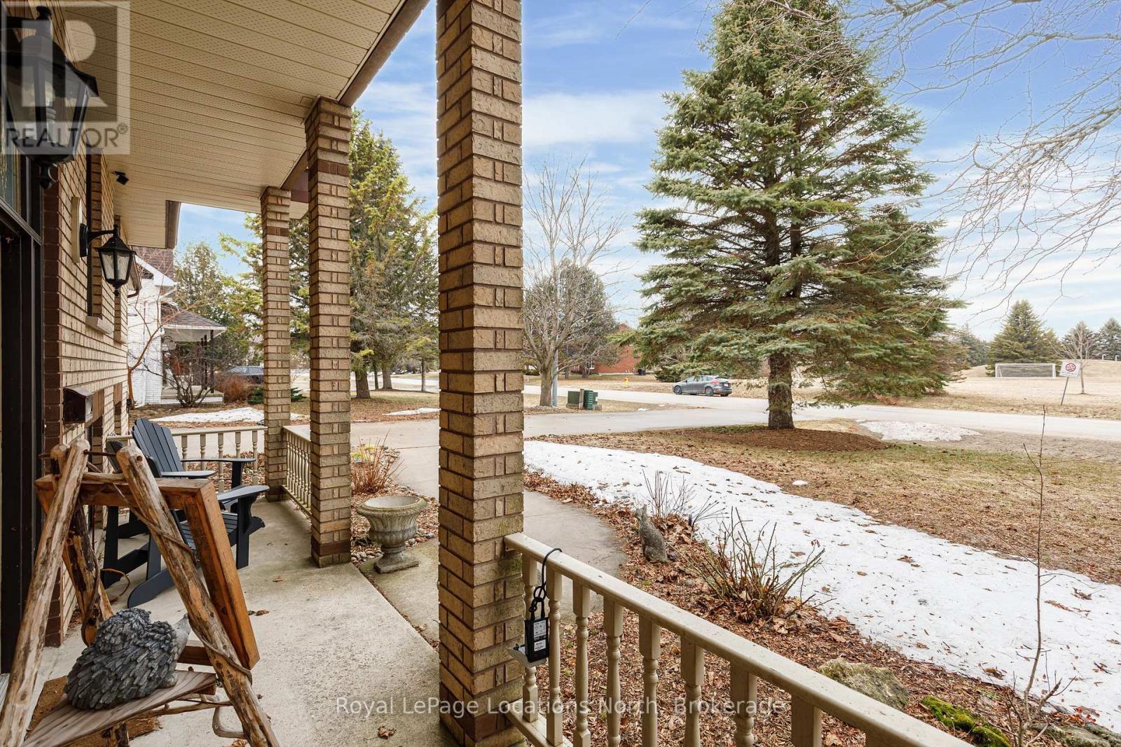 15 BLACKBURN AVENUE, Clearview (Nottawa), Ontario, L0M1P0 — Photo 2