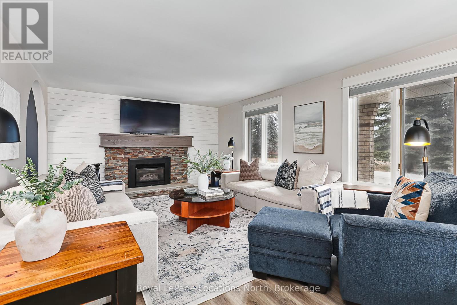 15 BLACKBURN AVENUE, Clearview (Nottawa), Ontario, L0M1P0 — Photo 3