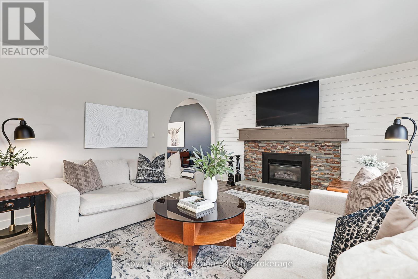 15 BLACKBURN AVENUE, Clearview (Nottawa), Ontario, L0M1P0 — Photo 4