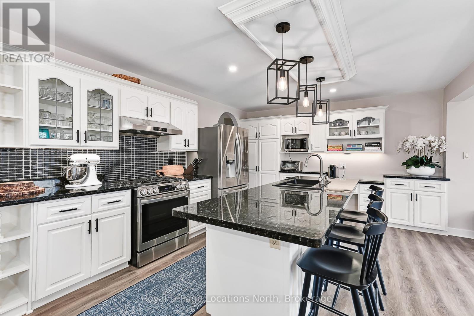 15 BLACKBURN AVENUE, Clearview (Nottawa), Ontario, L0M1P0 — Photo 8