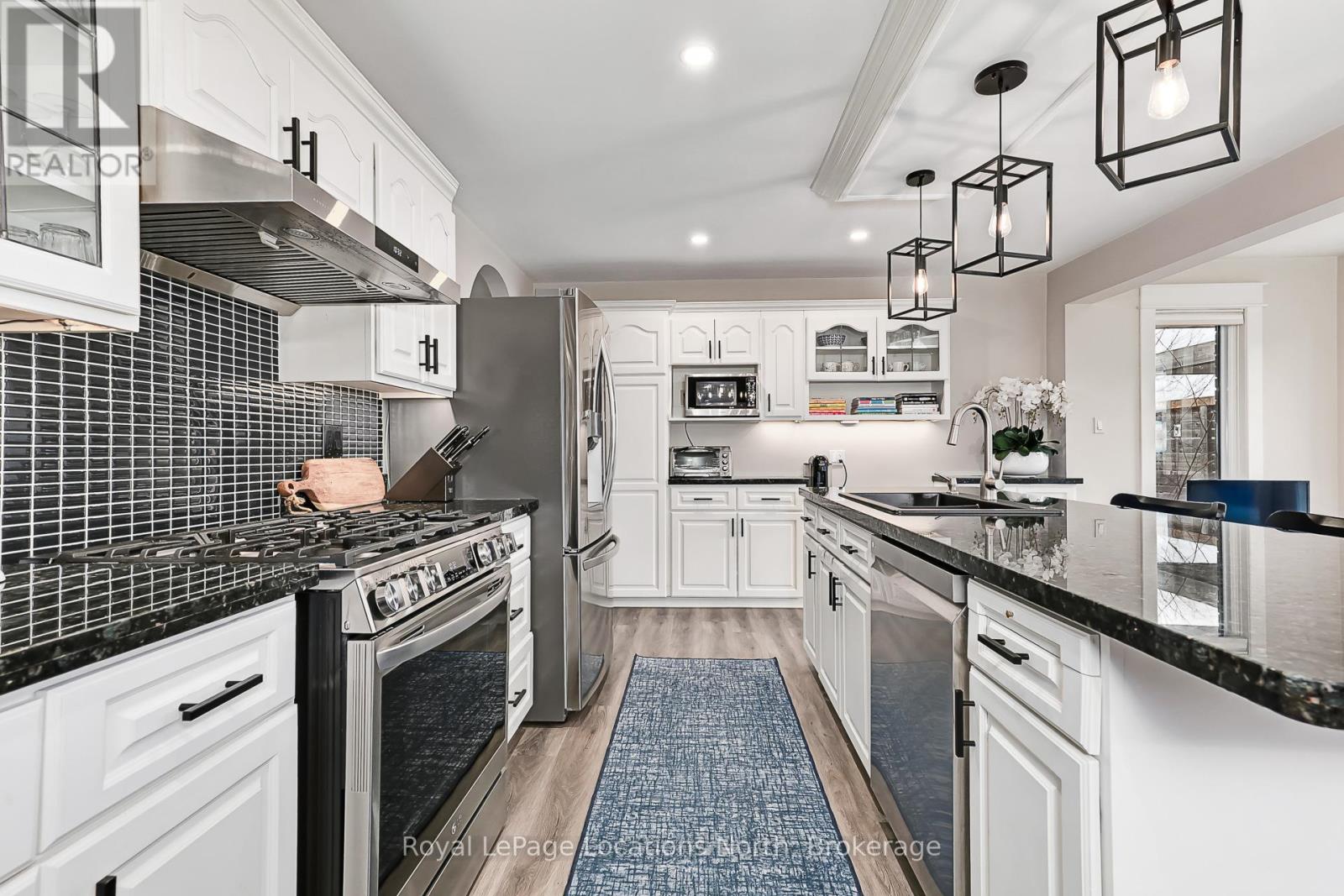 15 BLACKBURN AVENUE, Clearview (Nottawa), Ontario, L0M1P0 — Photo 9