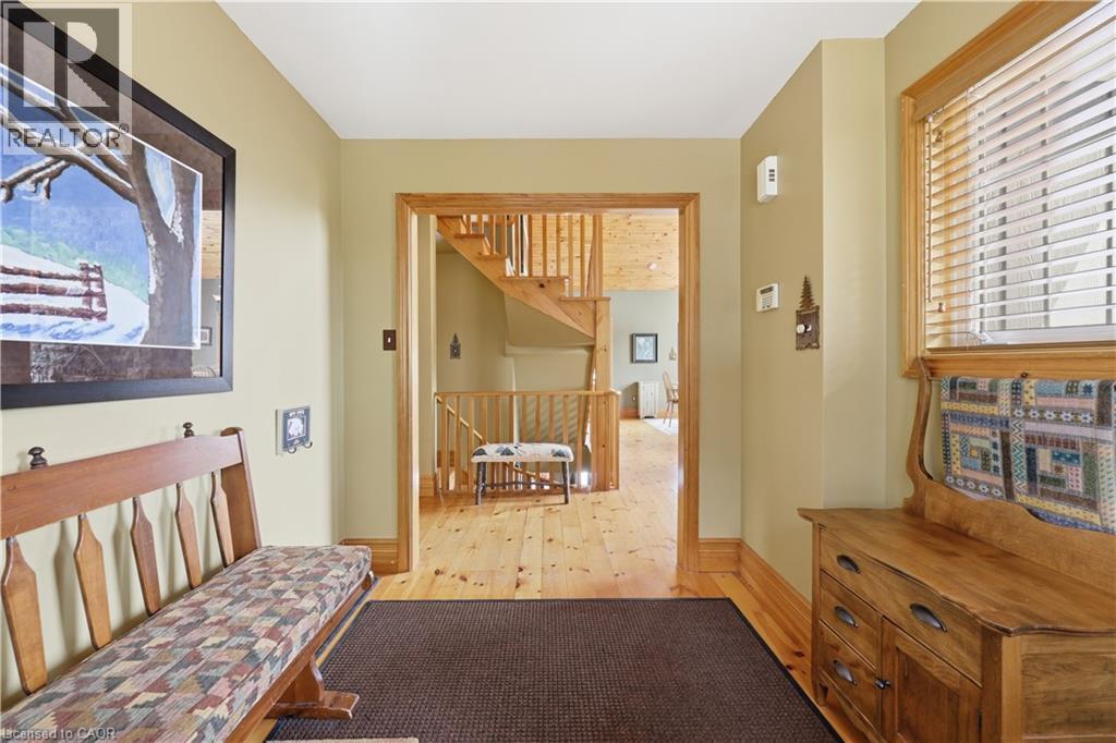 22 LLOYD'S TRAVERSE Crescent, Mulmur, Ontario, L9V3H6 — Photo 2