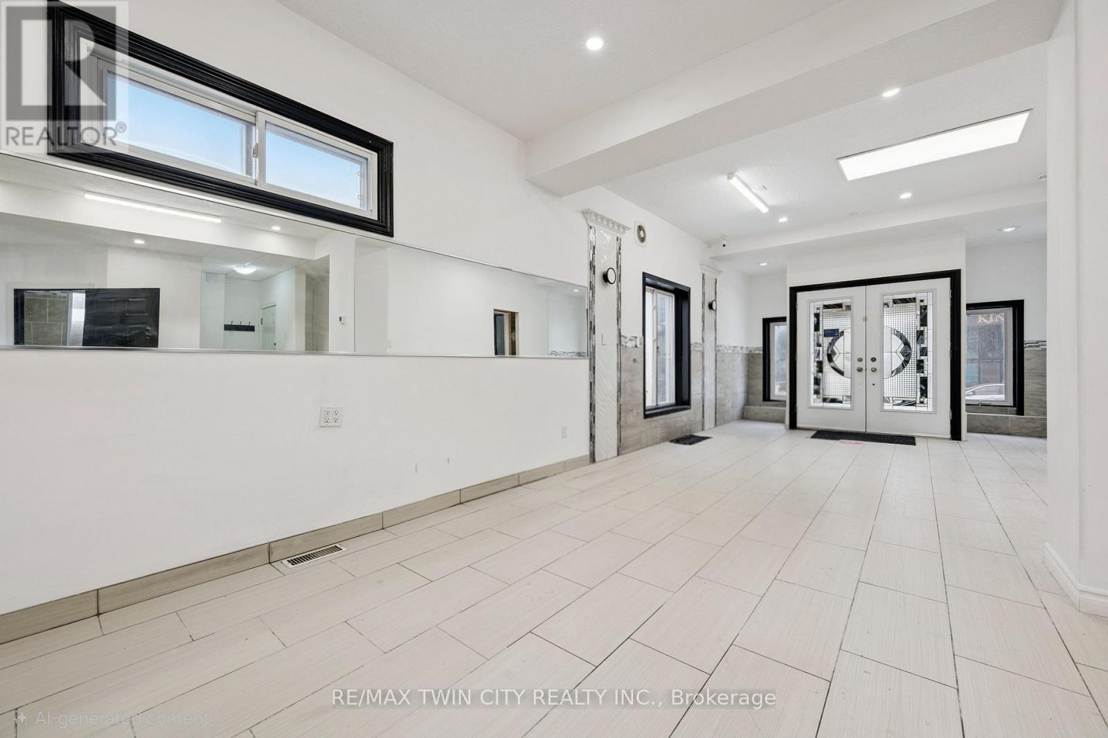 496 KING STREET E, Kitchener, Ontario, N2G2L6 — Photo 2