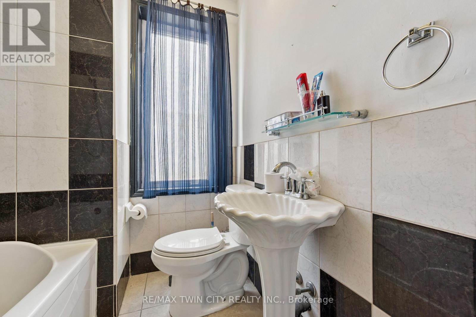 496 KING STREET E, Kitchener, Ontario, N2G2L6 — Photo 22