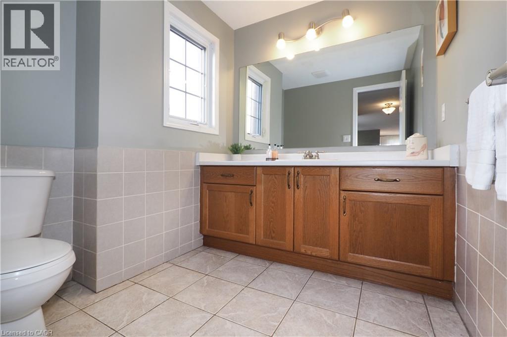 75 DONNENWERTH Drive, Kitchener, Ontario, N2E3W6 — Photo 10