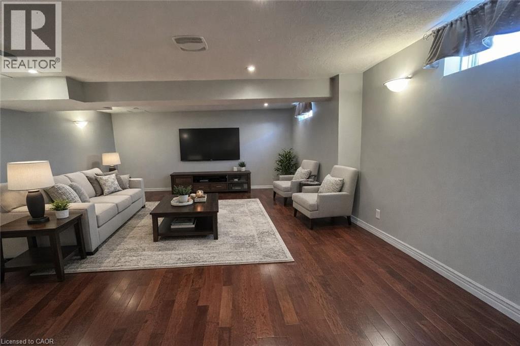 75 DONNENWERTH Drive, Kitchener, Ontario, N2E3W6 — Photo 11