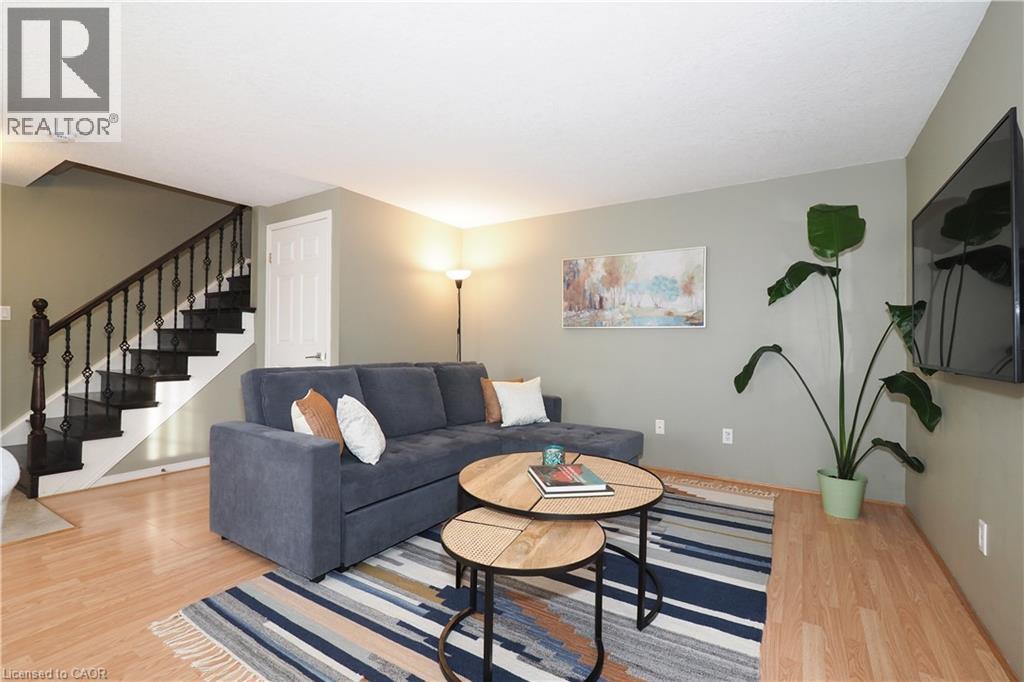 75 DONNENWERTH Drive, Kitchener, Ontario, N2E3W6 — Photo 2