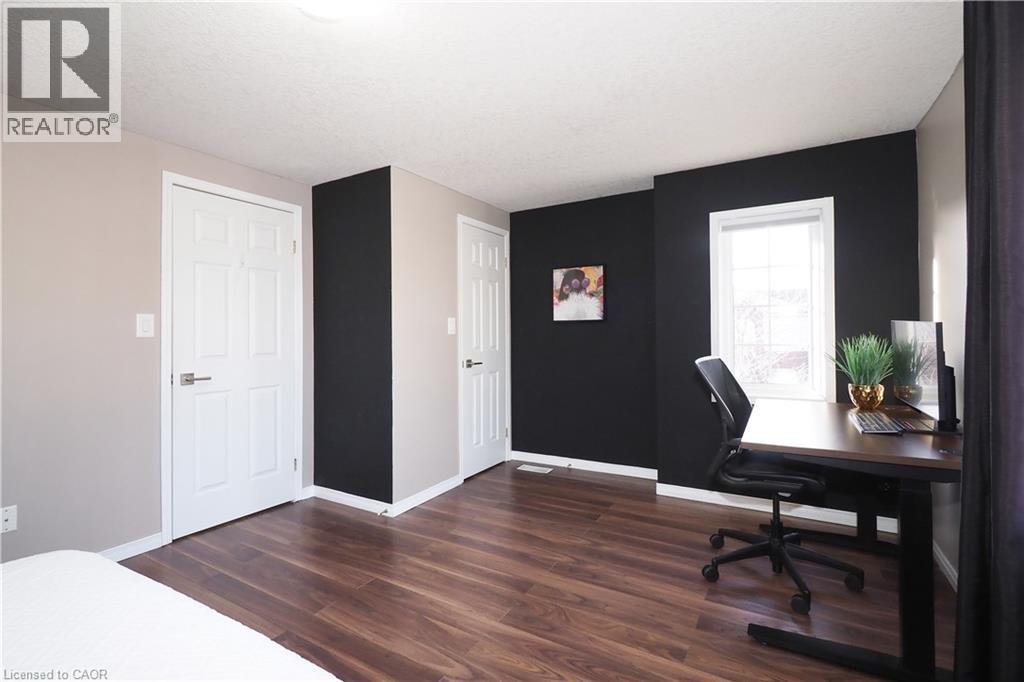 75 DONNENWERTH Drive, Kitchener, Ontario, N2E3W6 — Photo 7